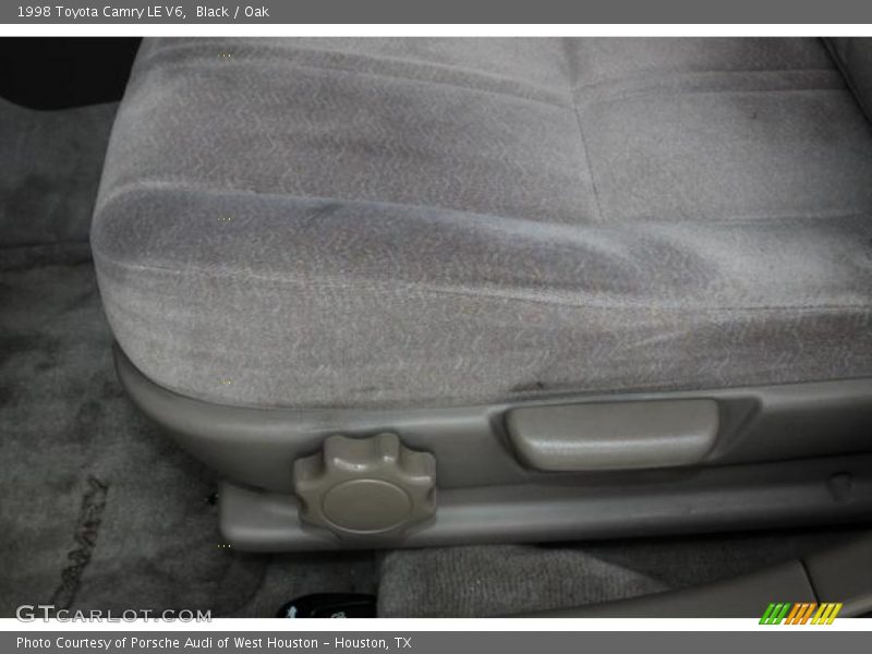 Black / Oak 1998 Toyota Camry LE V6