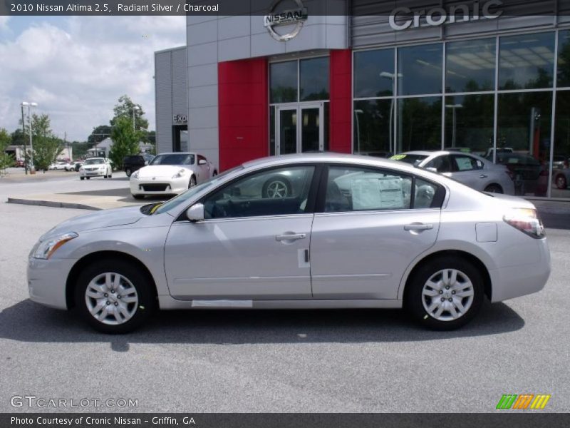 Radiant Silver / Charcoal 2010 Nissan Altima 2.5