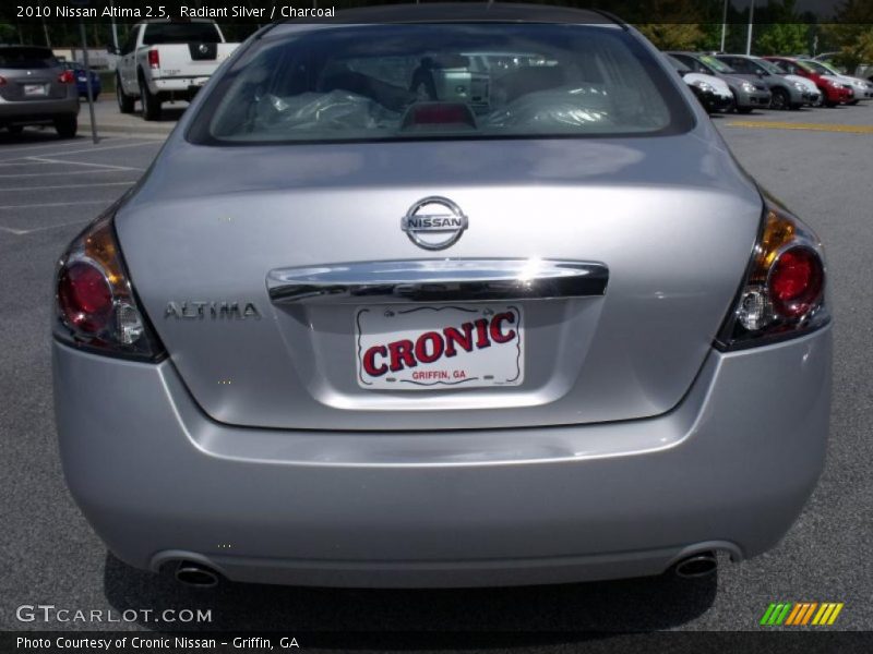Radiant Silver / Charcoal 2010 Nissan Altima 2.5