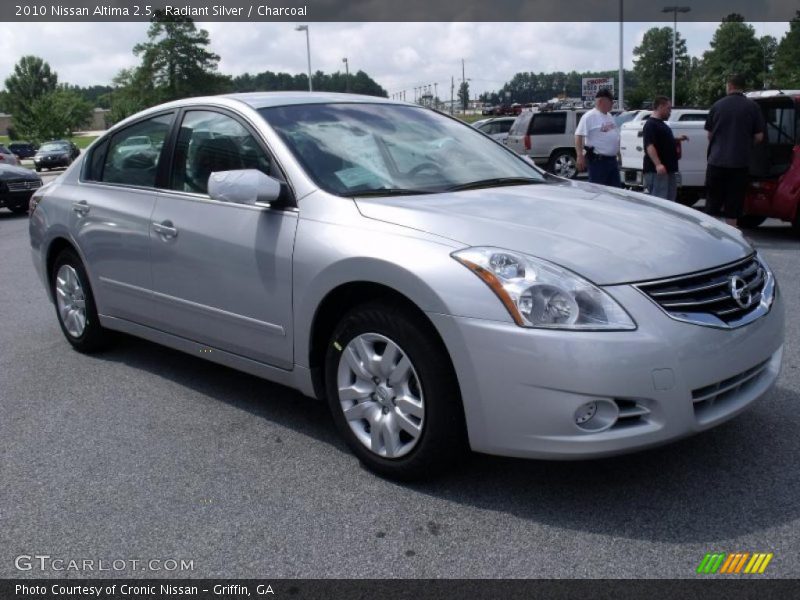Radiant Silver / Charcoal 2010 Nissan Altima 2.5