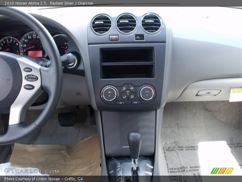 Radiant Silver / Charcoal 2010 Nissan Altima 2.5