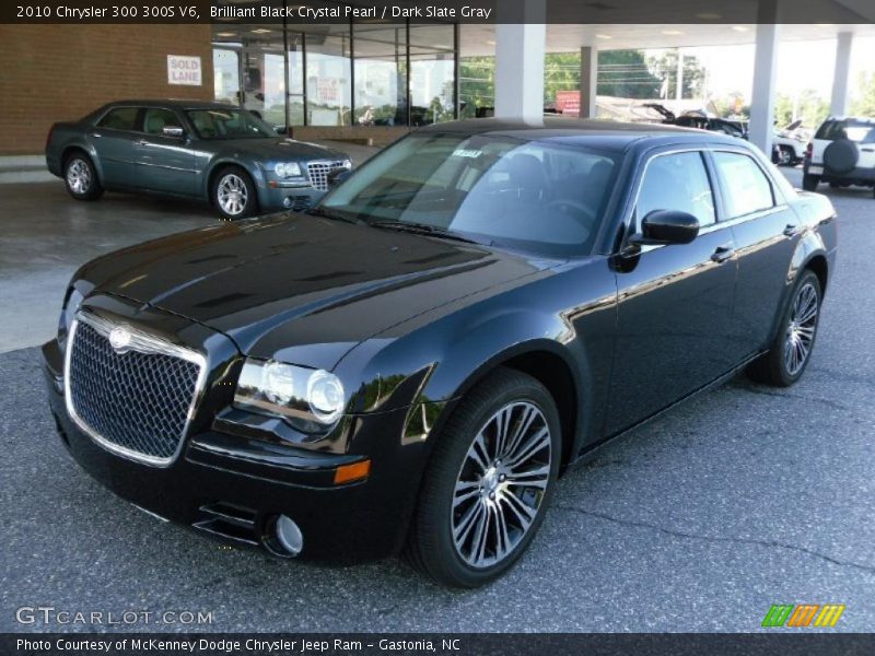 Brilliant Black Crystal Pearl / Dark Slate Gray 2010 Chrysler 300 300S V6