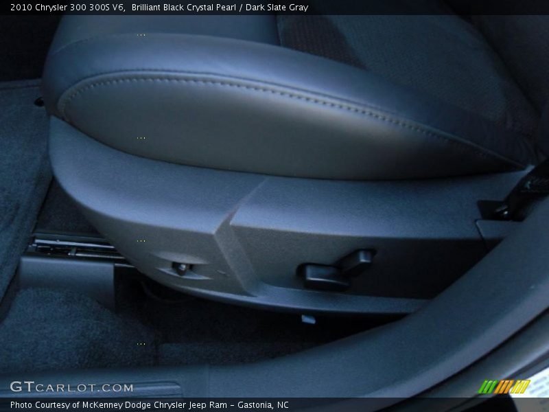 Brilliant Black Crystal Pearl / Dark Slate Gray 2010 Chrysler 300 300S V6
