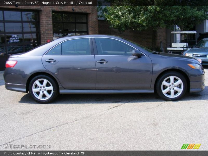 Magnetic Gray Metallic / Charcoal 2009 Toyota Camry SE