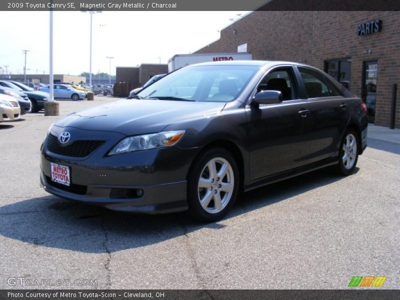 Magnetic Gray Metallic / Charcoal 2009 Toyota Camry SE