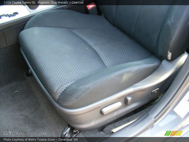Magnetic Gray Metallic / Charcoal 2009 Toyota Camry SE