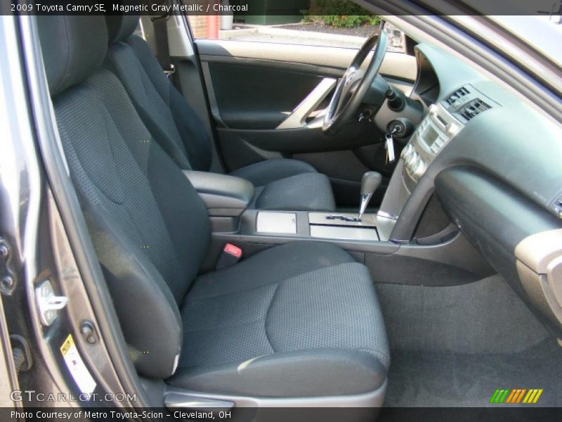 Magnetic Gray Metallic / Charcoal 2009 Toyota Camry SE