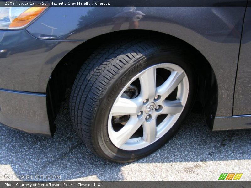 Magnetic Gray Metallic / Charcoal 2009 Toyota Camry SE