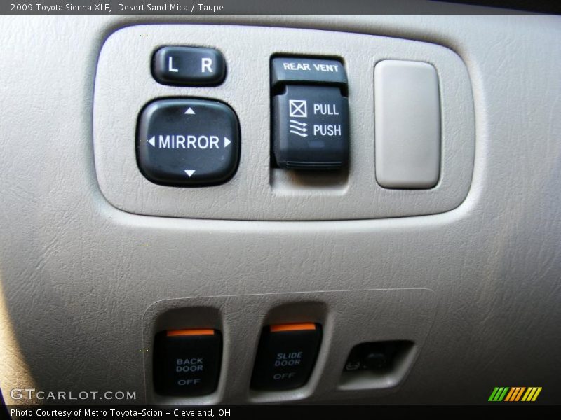 Desert Sand Mica / Taupe 2009 Toyota Sienna XLE