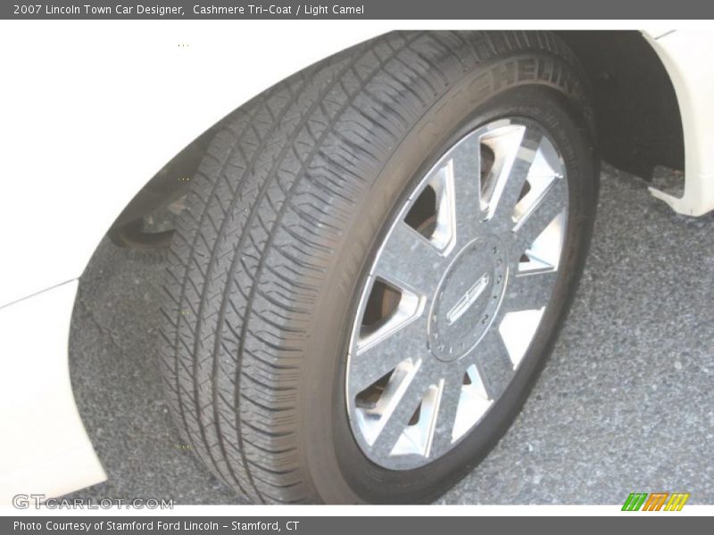 Cashmere Tri-Coat / Light Camel 2007 Lincoln Town Car Designer