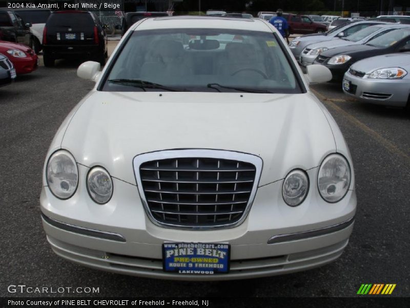 Pearl White / Beige 2004 Kia Amanti