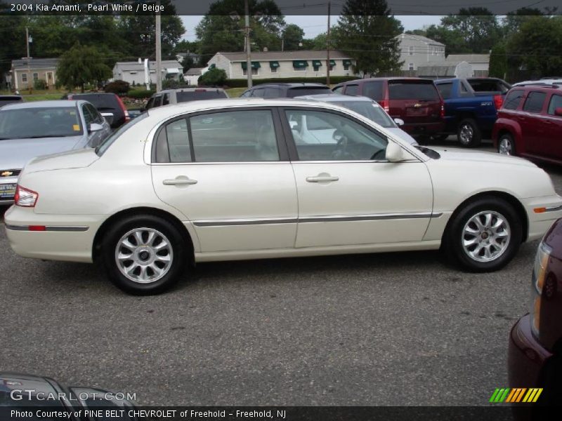 Pearl White / Beige 2004 Kia Amanti