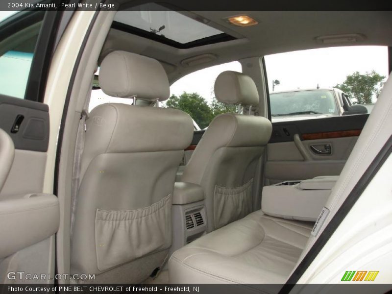 Pearl White / Beige 2004 Kia Amanti