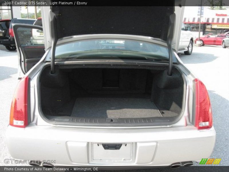 Light Platinum / Ebony 2007 Cadillac DTS Sedan