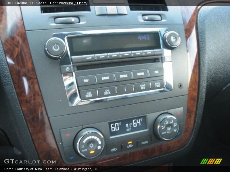 Light Platinum / Ebony 2007 Cadillac DTS Sedan