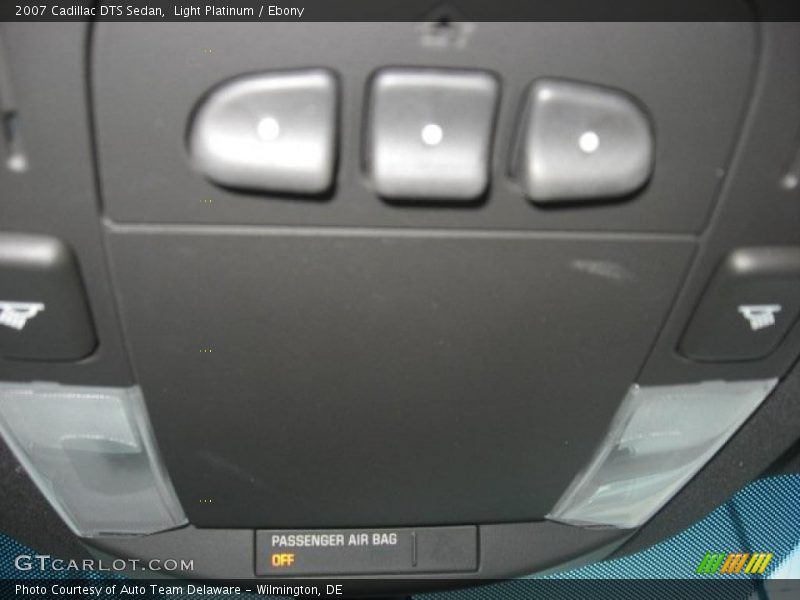 Light Platinum / Ebony 2007 Cadillac DTS Sedan
