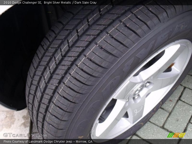 Bright Silver Metallic / Dark Slate Gray 2010 Dodge Challenger SE