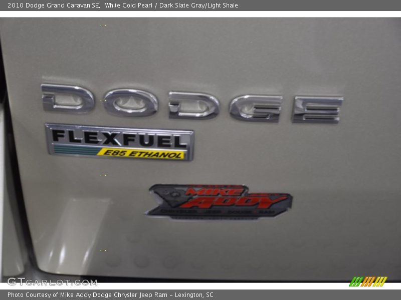 White Gold Pearl / Dark Slate Gray/Light Shale 2010 Dodge Grand Caravan SE