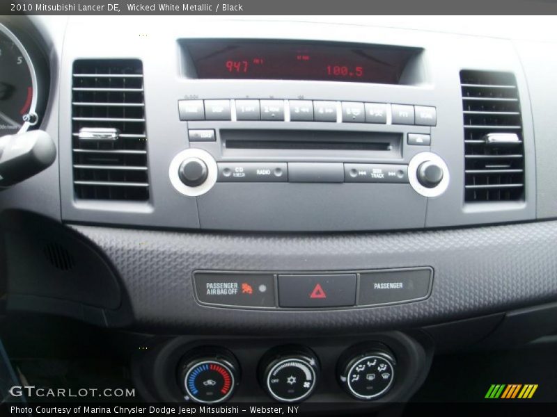 Wicked White Metallic / Black 2010 Mitsubishi Lancer DE