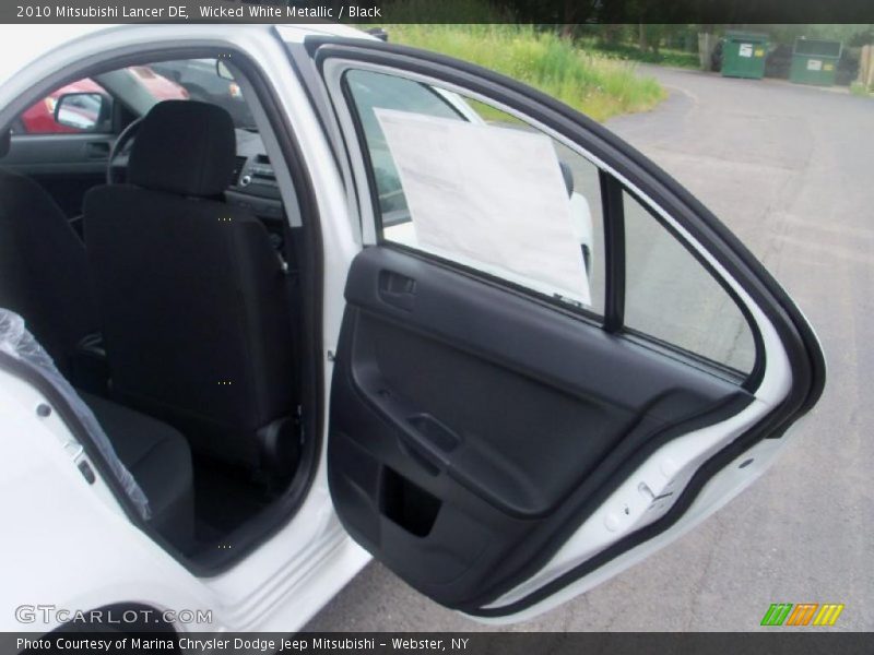 Wicked White Metallic / Black 2010 Mitsubishi Lancer DE