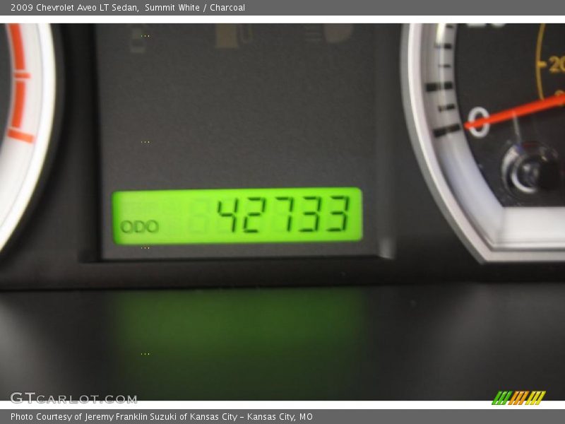 Summit White / Charcoal 2009 Chevrolet Aveo LT Sedan