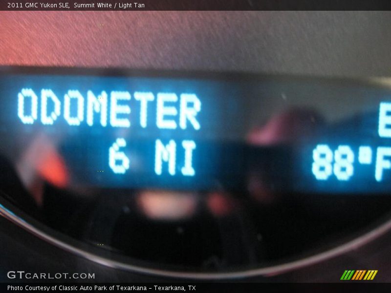 Summit White / Light Tan 2011 GMC Yukon SLE