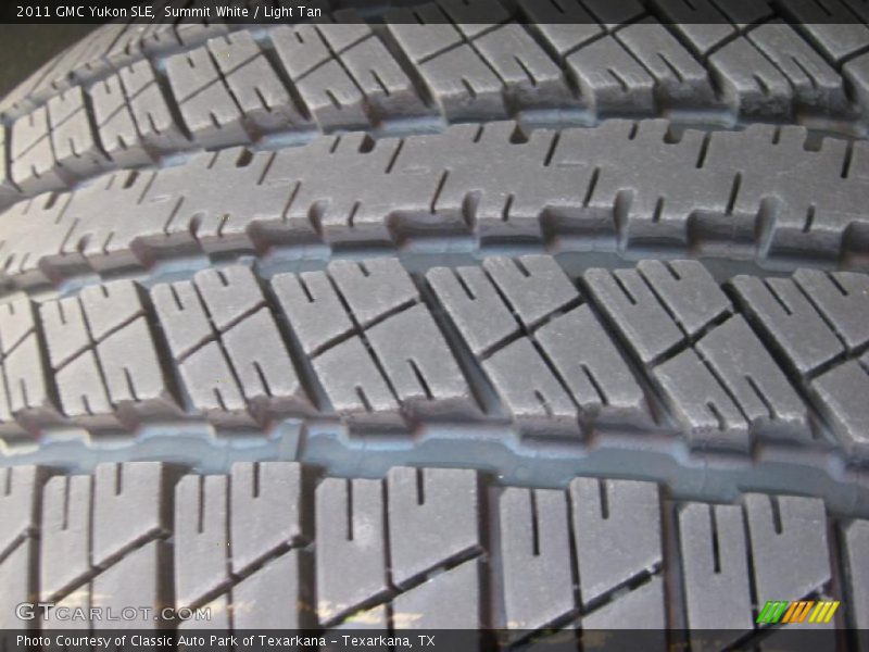 Summit White / Light Tan 2011 GMC Yukon SLE