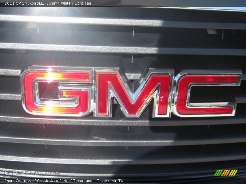 Summit White / Light Tan 2011 GMC Yukon SLE