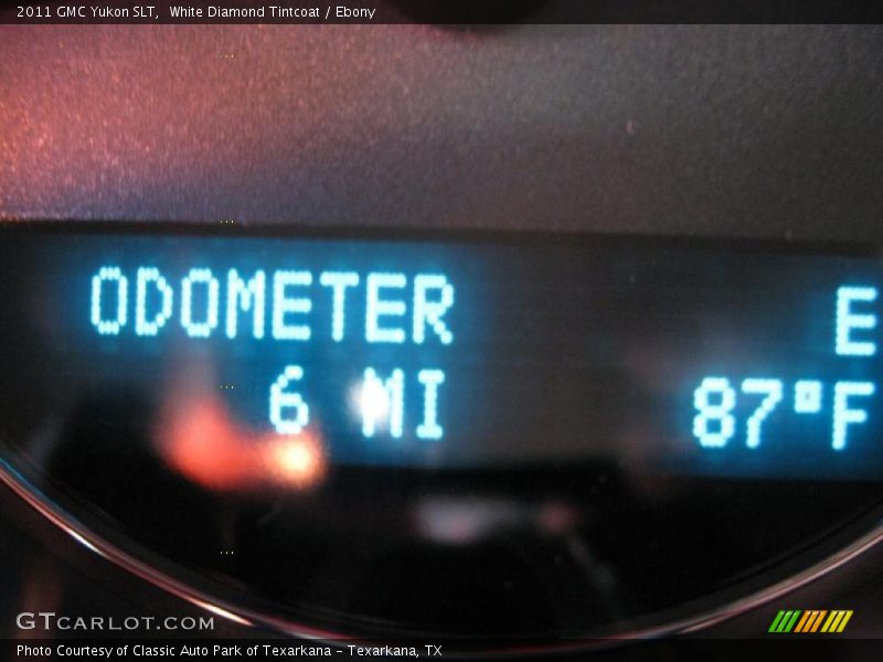 White Diamond Tintcoat / Ebony 2011 GMC Yukon SLT