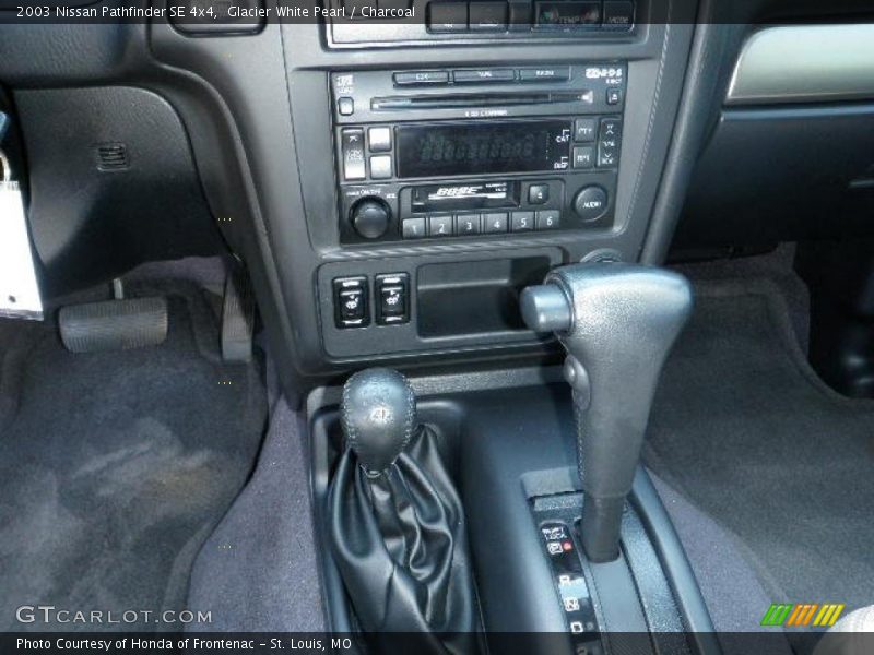 Glacier White Pearl / Charcoal 2003 Nissan Pathfinder SE 4x4