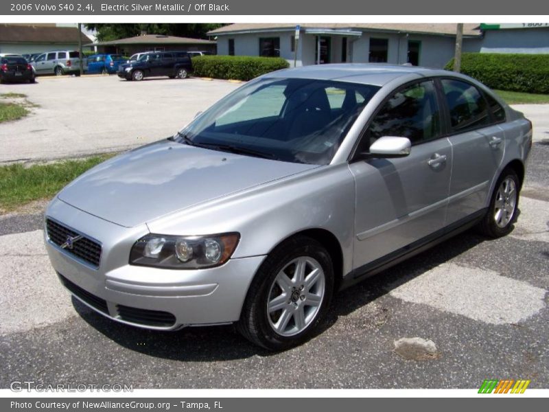 Electric Silver Metallic / Off Black 2006 Volvo S40 2.4i