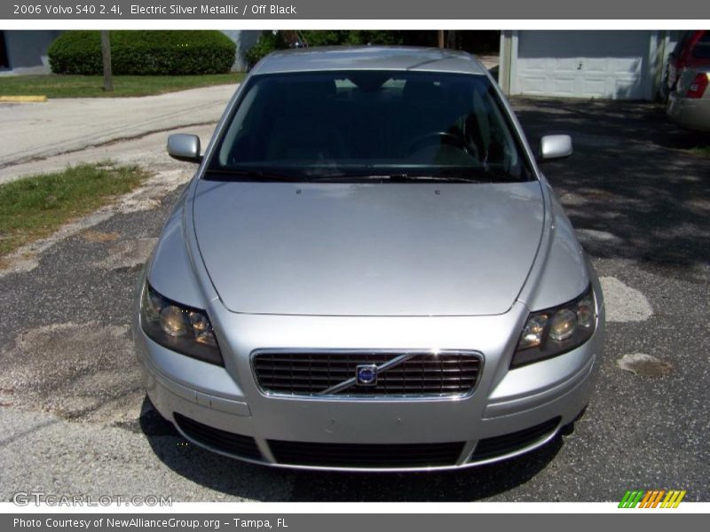 Electric Silver Metallic / Off Black 2006 Volvo S40 2.4i