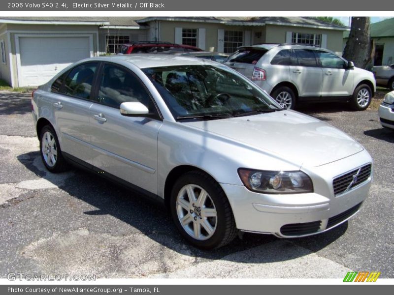 Electric Silver Metallic / Off Black 2006 Volvo S40 2.4i