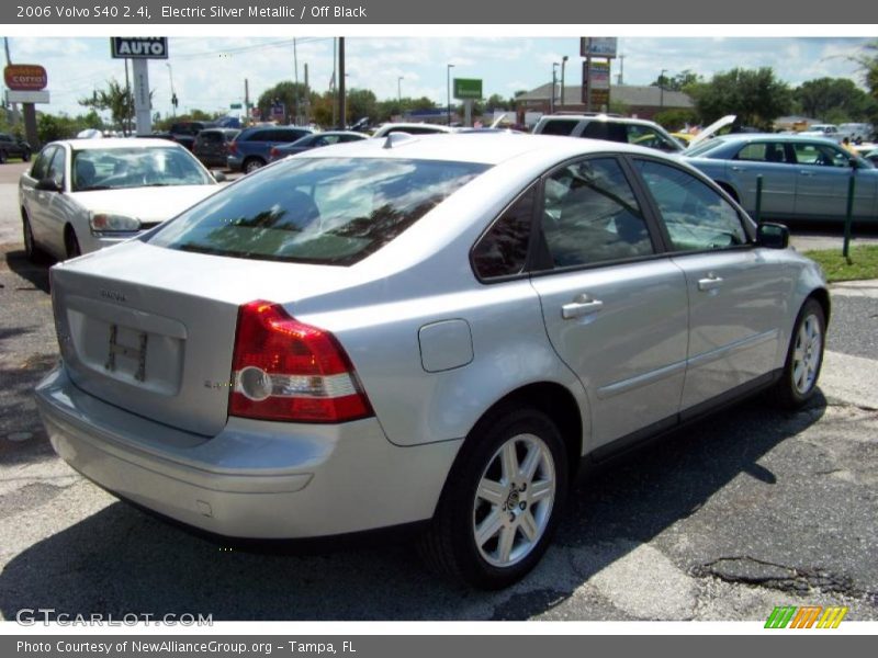 Electric Silver Metallic / Off Black 2006 Volvo S40 2.4i
