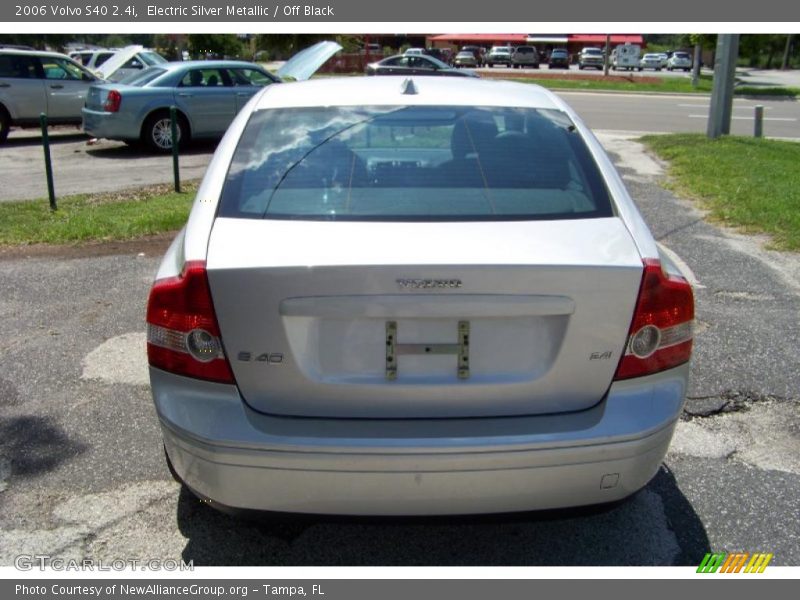 Electric Silver Metallic / Off Black 2006 Volvo S40 2.4i