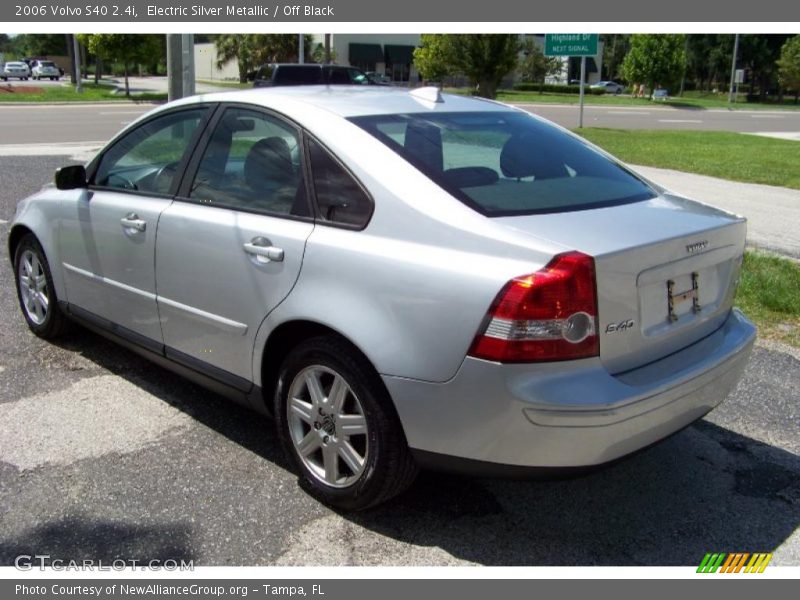 Electric Silver Metallic / Off Black 2006 Volvo S40 2.4i