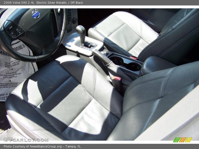 Electric Silver Metallic / Off Black 2006 Volvo S40 2.4i