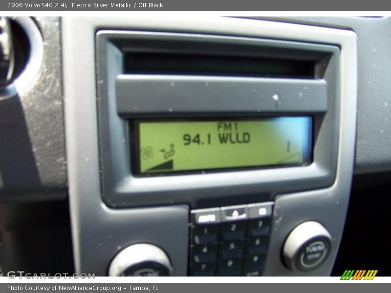 Electric Silver Metallic / Off Black 2006 Volvo S40 2.4i