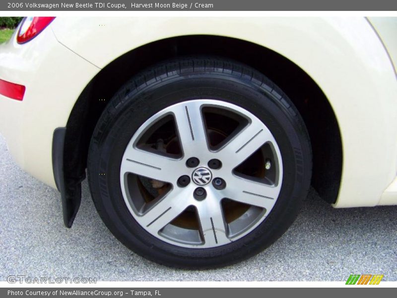 Harvest Moon Beige / Cream 2006 Volkswagen New Beetle TDI Coupe