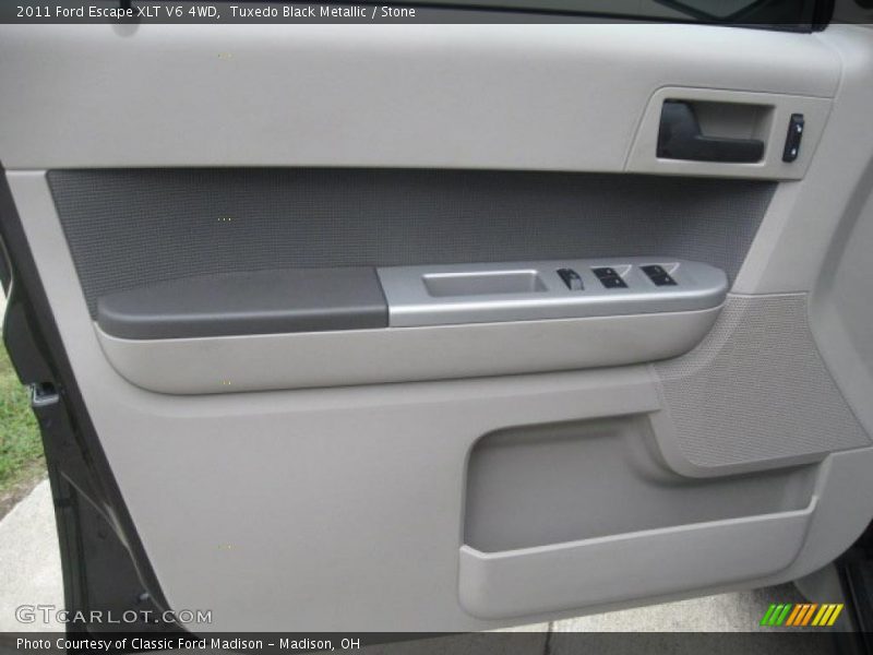 Tuxedo Black Metallic / Stone 2011 Ford Escape XLT V6 4WD