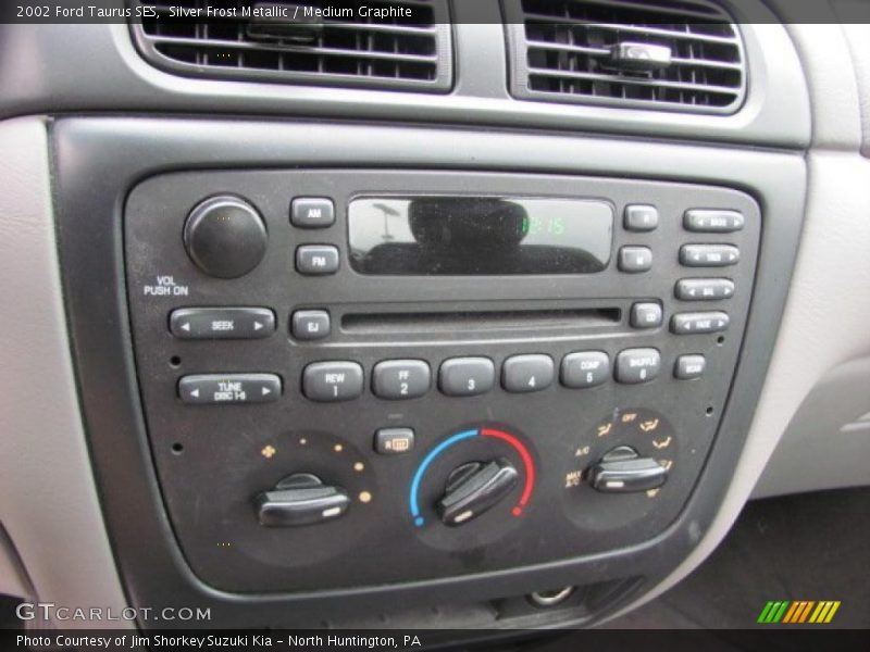 Silver Frost Metallic / Medium Graphite 2002 Ford Taurus SES