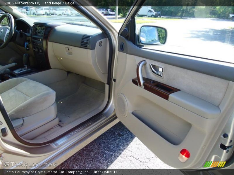 Sand Beige / Beige 2006 Kia Sorento LX