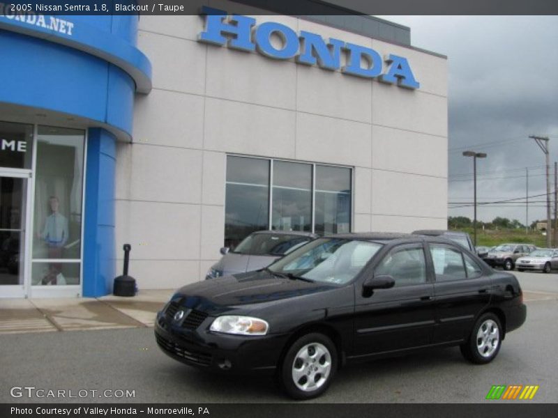 Blackout / Taupe 2005 Nissan Sentra 1.8