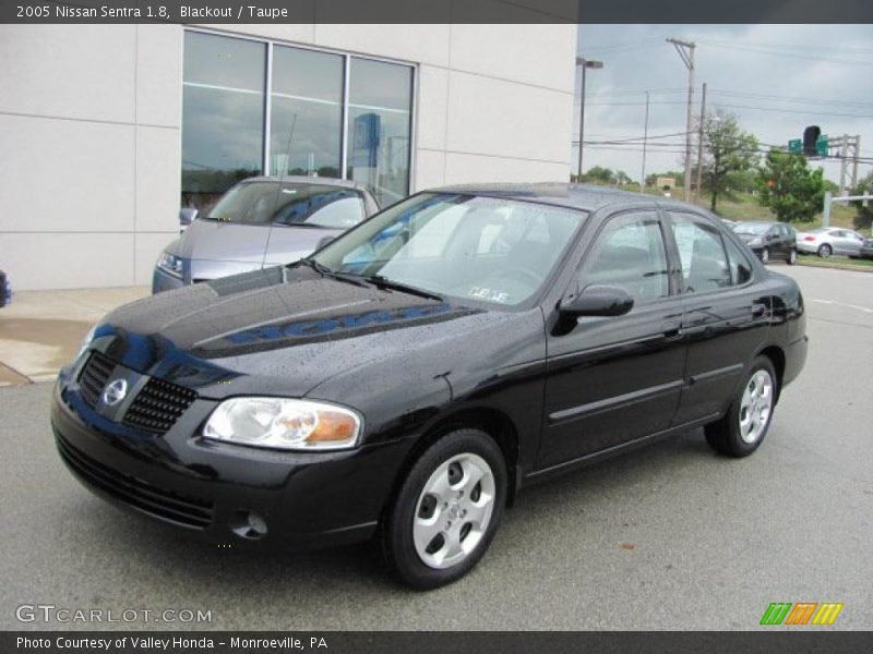 Blackout / Taupe 2005 Nissan Sentra 1.8