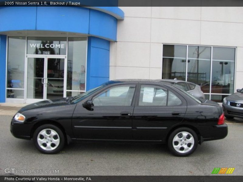 Blackout / Taupe 2005 Nissan Sentra 1.8