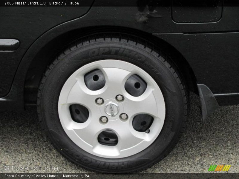 Blackout / Taupe 2005 Nissan Sentra 1.8