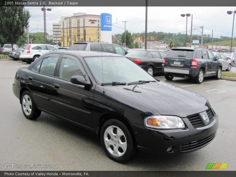 Blackout / Taupe 2005 Nissan Sentra 1.8