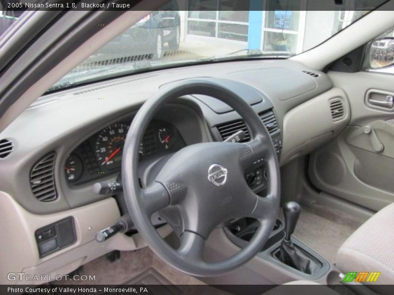 Blackout / Taupe 2005 Nissan Sentra 1.8