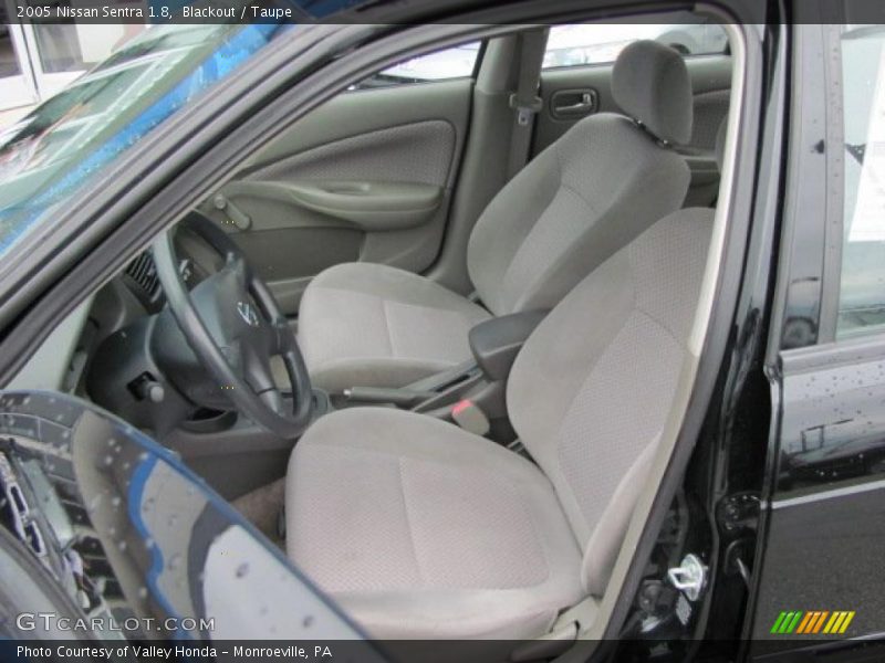 Blackout / Taupe 2005 Nissan Sentra 1.8