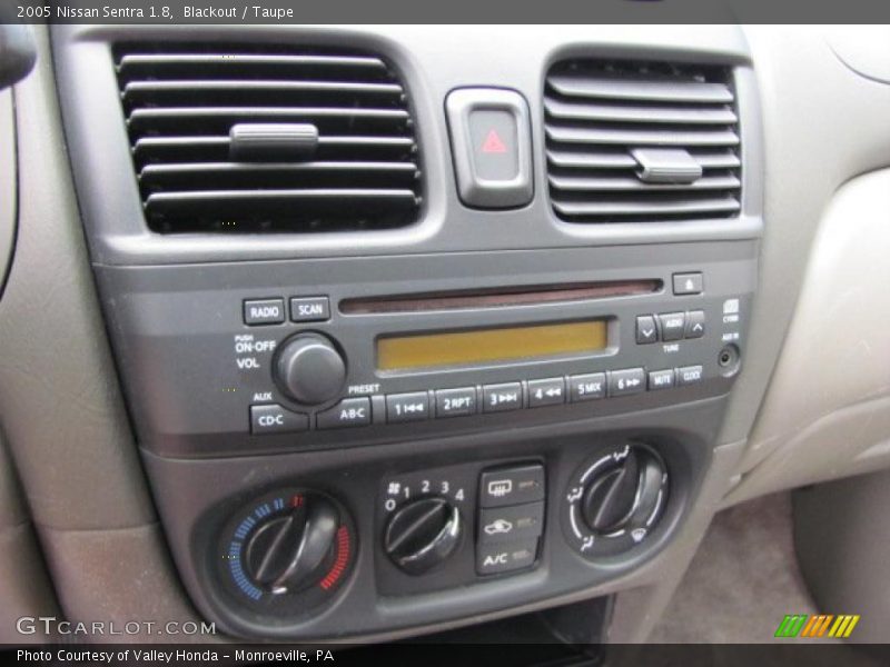 Blackout / Taupe 2005 Nissan Sentra 1.8